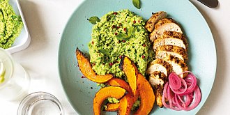 Kuřecí prsa s pečenou dýní a mačkaným hráškem