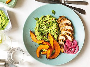 Kuřecí prsa s pečenou dýní a mačkaným hráškem