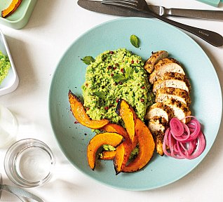 Kuřecí prsa s pečenou dýní a mačkaným hráškem