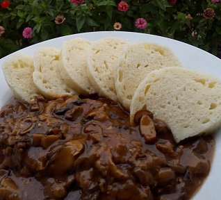 Pepřová krkovice na houbách