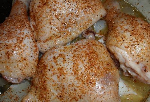 Kořeněné kuře na česnekovém patizonu