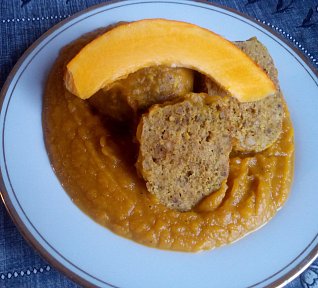 Masové koule v dýňovém pyré