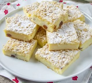 Xtý tvarohový koláč s drobenkou Xtý tvarohový koláč s drobenkou