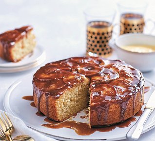 Kefírový koláč s jablky a čokoládovou polevou