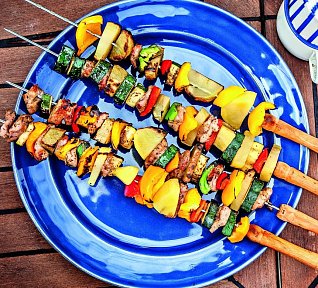 Masové špízy s bramborami