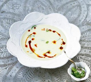 Dügün corbasi, svatební polévka Dügün corbasi, svatební polévka