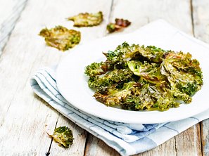 Křupavé kapustové chipsy se sýrem