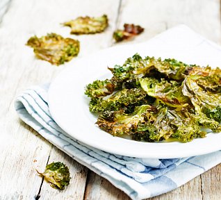 Křupavé kapustové chipsy se sýrem