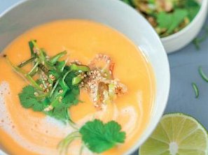 Karotková polévka s limetkou a koriandrem