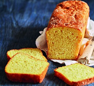Jemný toastový chléb s kurkumou