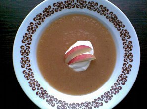Sladká jablková polévka