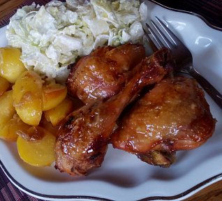 Kuře s bramborem (nejen) z remosky s ledovým salátem