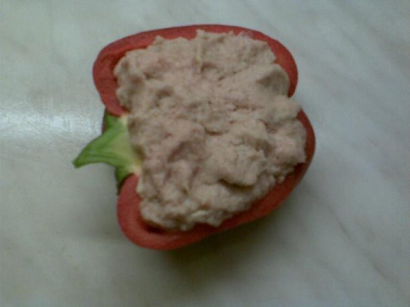 Papriky s vinnou klobásou