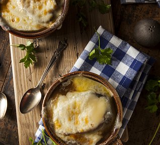 Francouzská cibulačka z pomalého hrnce