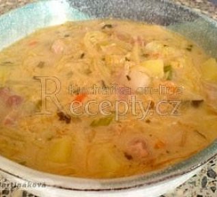 Fazolová polévka se zelím