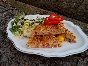 Vrstvený rohlíkový koláč