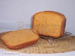 Chléb se sušenými rajčaty a parmezánem Chléb se sušenými rajčaty a parmezánem