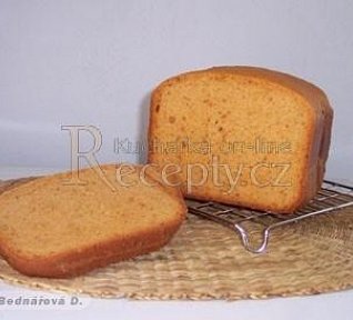 Chléb se sušenými rajčaty a parmezánem Chléb se sušenými rajčaty a parmezánem