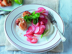 Ředkvičkový salát s krevetami a zázvorovým dresinkem