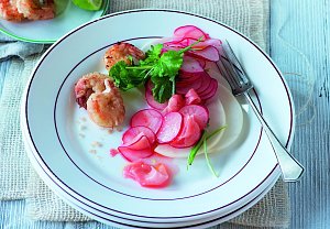 Ředkvičkový salát s krevetami a zázvorovým dresinkem