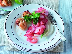 Ředkvičkový salát s krevetami a zázvorovým dresinkem