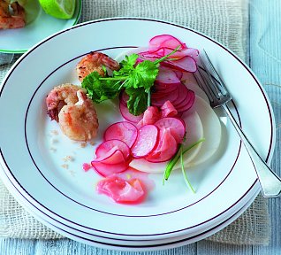 Ředkvičkový salát s krevetami a zázvorovým dresinkem