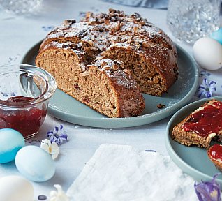 Špaldový mazanec s ořechy