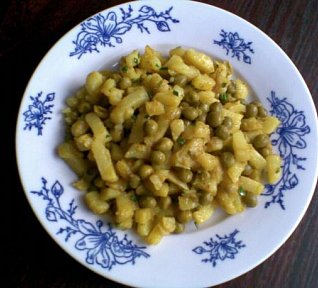 Bramborový salát s hráškem a kari