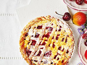 Mřížkový koláč s malinami