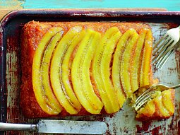 Obrácený banánový koláč