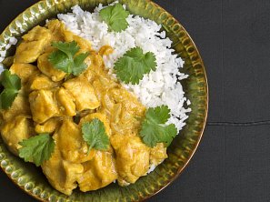 Kuřecí prsa na kari se smetanou