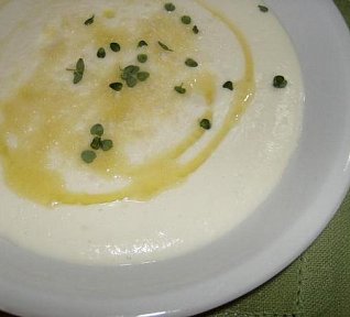 Květákový krém s ricottou a tymiánem