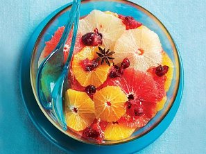 Citrusový salát s brusinkami
