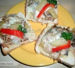 Toasty s hlívou a ananasem