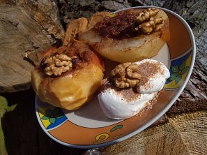 Pečené hrušky / jablka s karamelovým srdcem