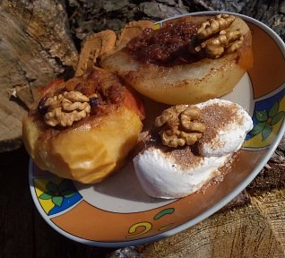 Pečené hrušky / jablka s karamelovým srdcem