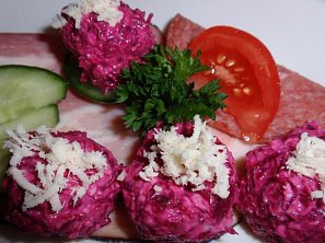 Křenové kuličky s červenou řepou Křenové kuličky s červenou řepou