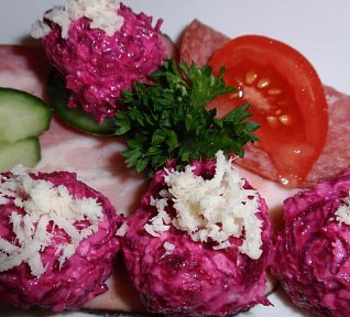 Křenové kuličky s červenou řepou