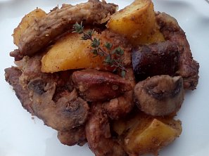 Pikantní krky s játry, žampiony a bramborem