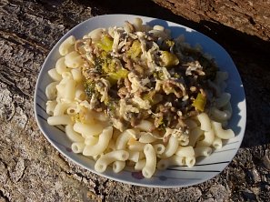 Těstoviny s mletým masem a brokolicí