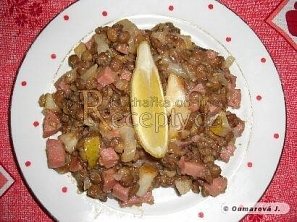 Čočka s hruškami a uzeným