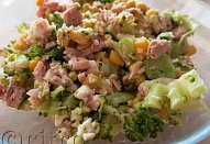 Brokolicový salát s tuňákem