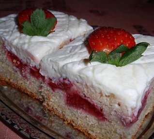 Jahodový koláč (buchta) s tvarohovým krémem