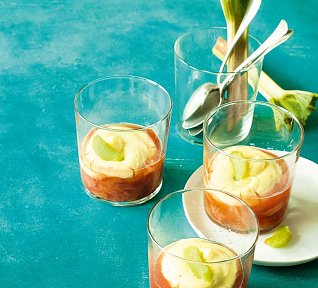 Rebarborový kompot s vanilkovou omáčkou