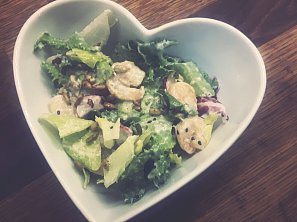 Salát s krevetami a ředkvičkami