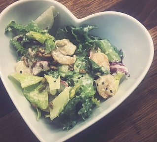 Salát s krevetami a ředkvičkami