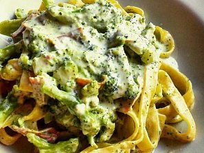 Brokolicové tagliatelle