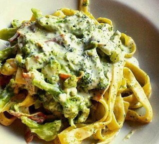 Brokolicové tagliatelle