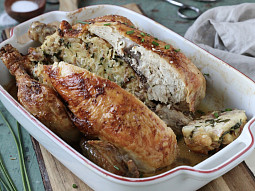 Pečené kuře s bylinkovou nádivkou
