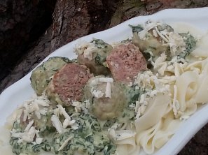 Mleté kuličky se sýrovým špenátem